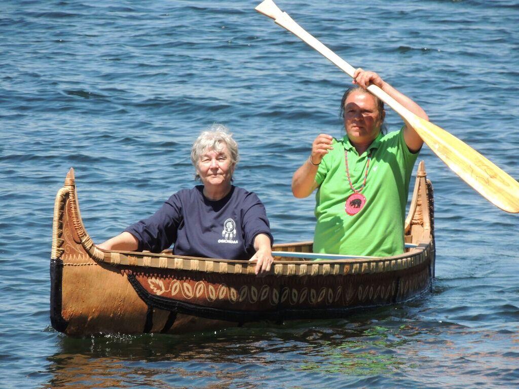 Carol Amour and Wayne Valliere in a Jiimaan.